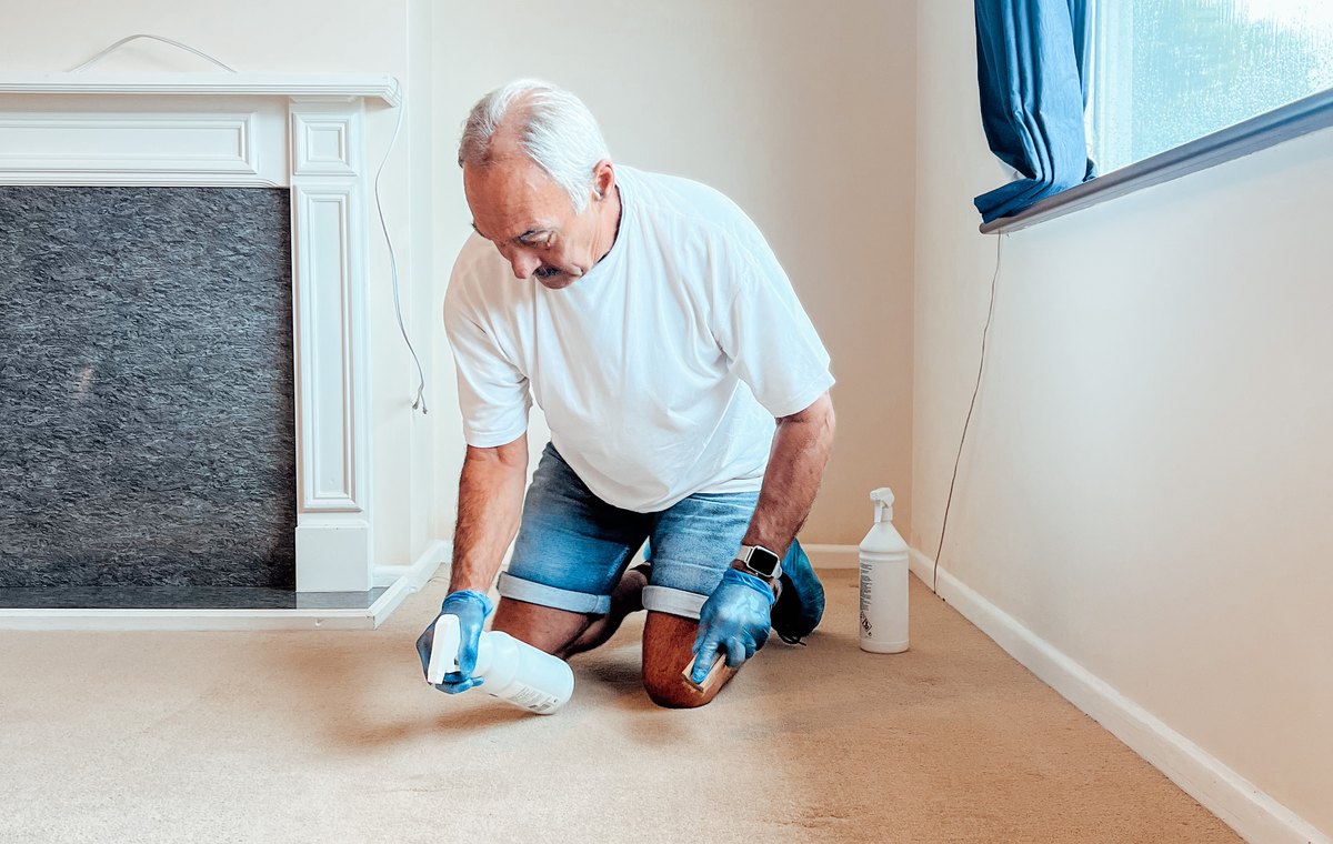 Waterside Carpet Cleaning technician cleaning a carpet